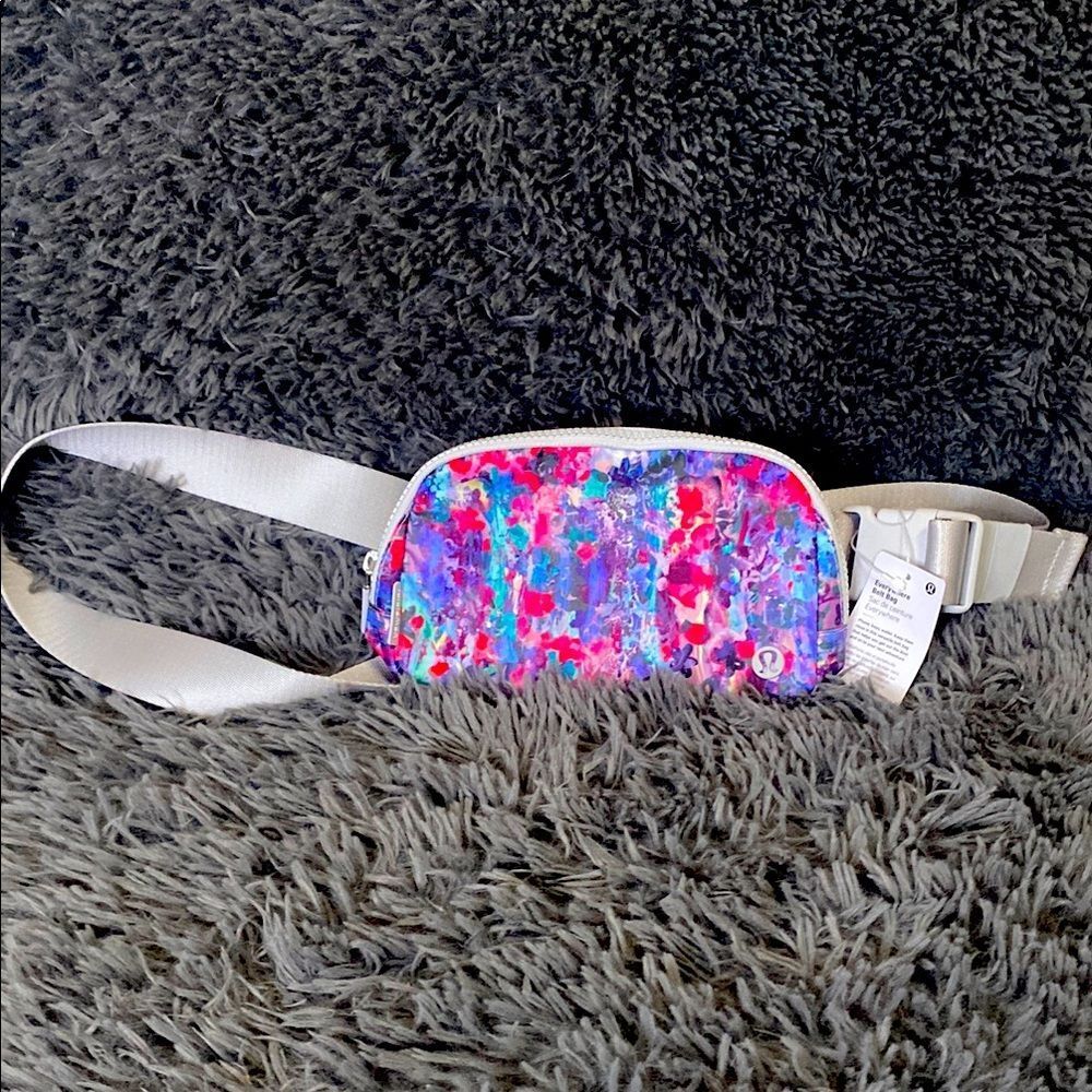NWT! Lululemon Everywhere Belt Bag 1L Colorful Abstract